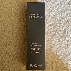 Mary Kay Matte 3D Foundation Ivory W 130